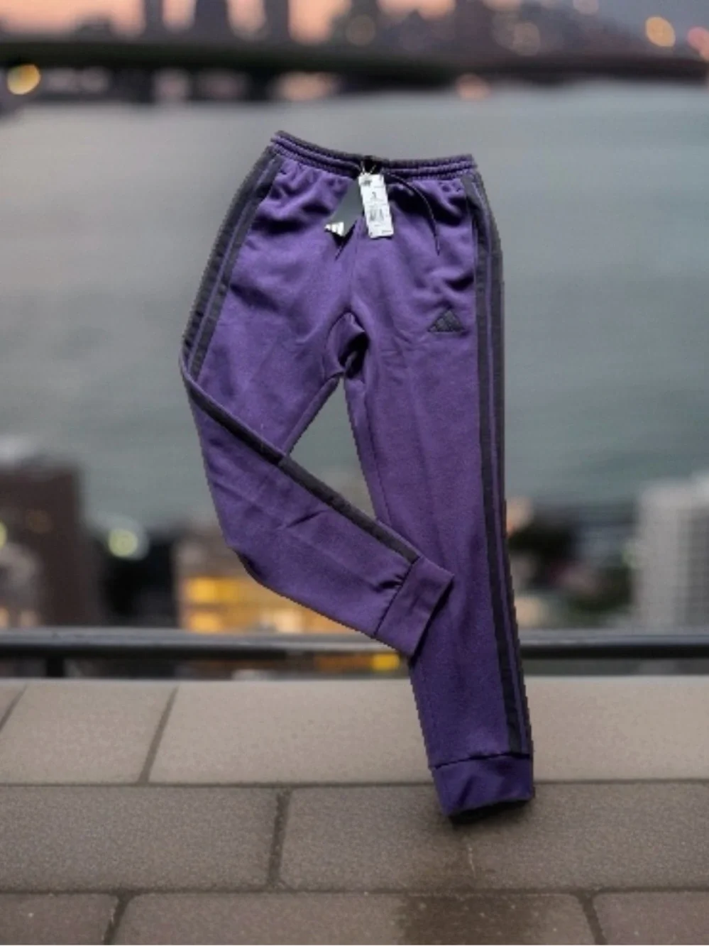 Adidas Essentials Men’s Size Small Fleece Loose Fit Pants. Plum/ Black. NWT
